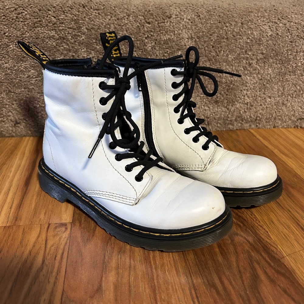 Dr Martens Girls White Delaney Boots Sz 2